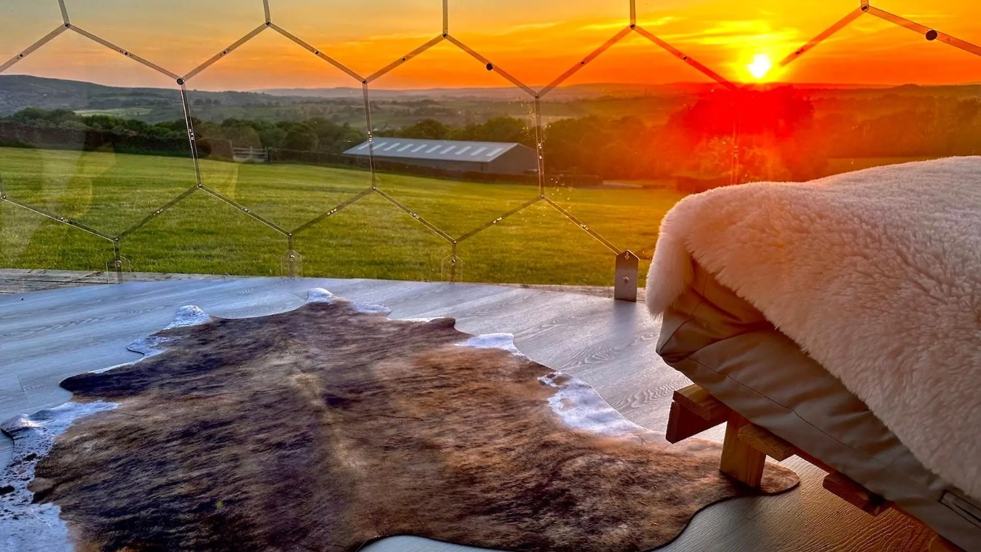 Deerstone Glamping -Malham Cove Dome Hotel Earby