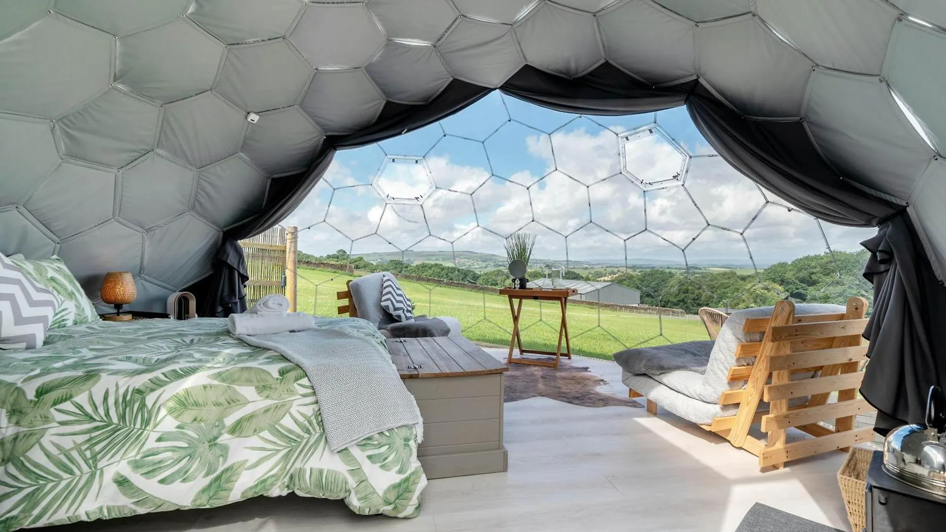 Deerstone Glamping -Malham Cove Dome Hotel Earby